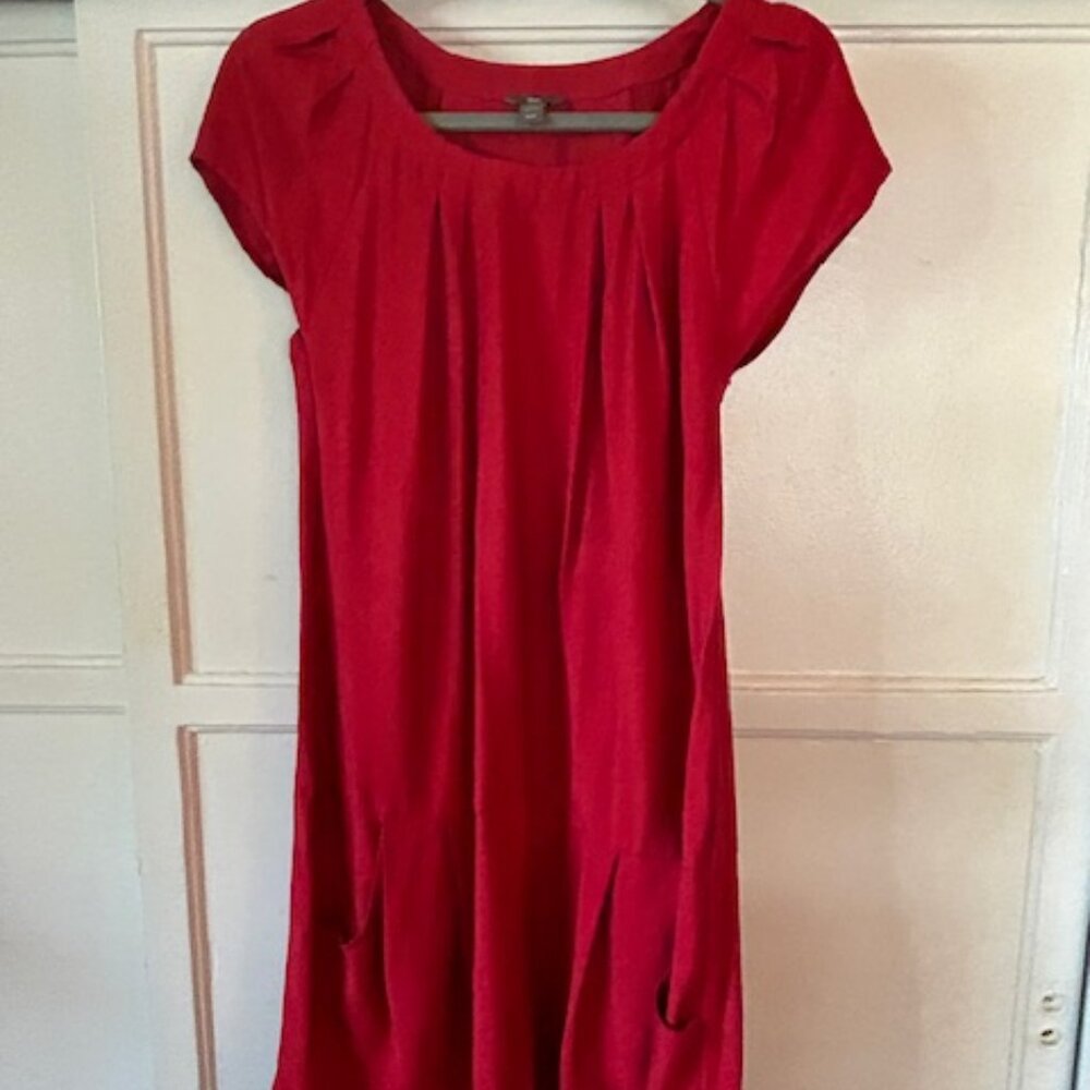 GAP Red Dress Women's Small/P Short Sleeve Round Pleated Neckline Pockets Bright